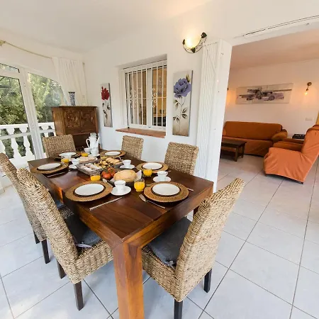 Villa Avanoa - Ferreret Costa *